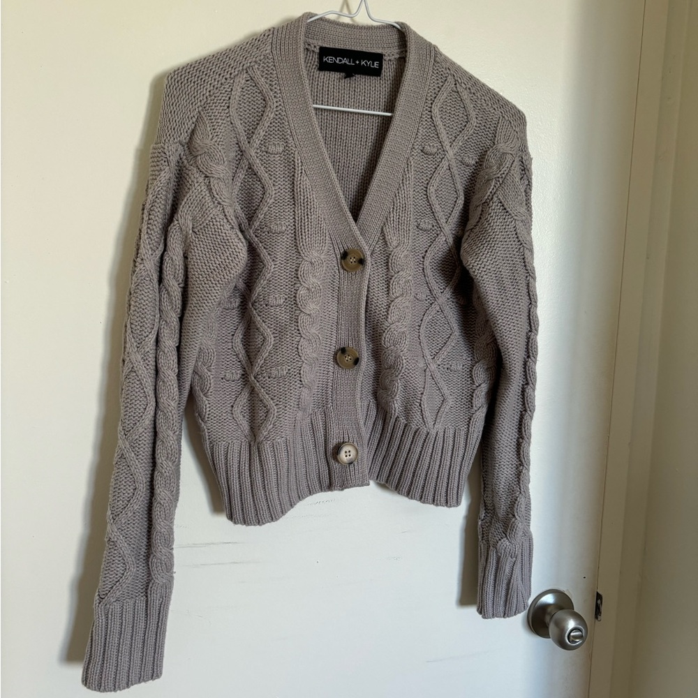 Kendall+Kylie Grey Cable Knit Long Sleeve Button Up Cardigan (size medium)